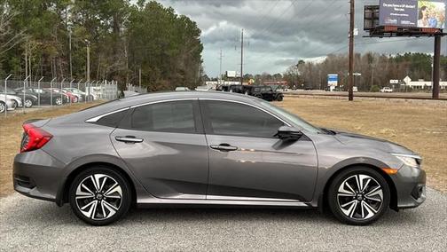 Photo 4 of 26 of 2018 Honda Civic EX-T