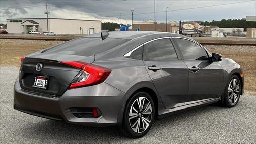 Photo 5 of 26 of 2018 Honda Civic EX-T