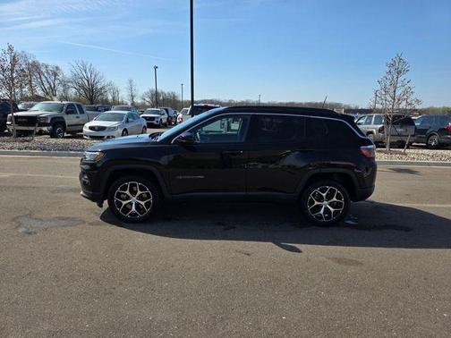 Diamond Black Crystal Pearlcoat 2024 Jeep Compass Limited