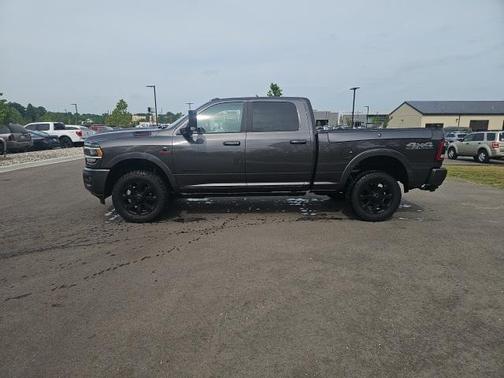 2021 RAM 2500 Laramie Crew Cab 4x4 6'4' Box