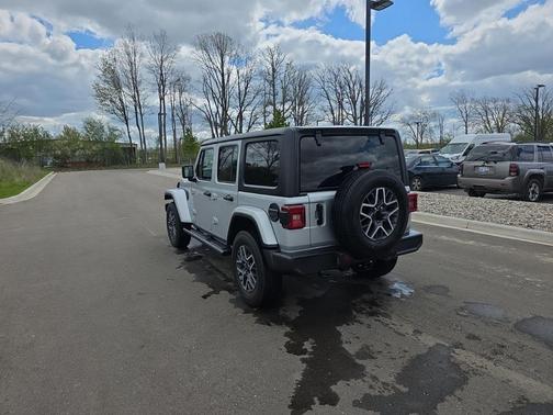 Silver Zynith 2024 Jeep Wrangler 4-Door Sahara