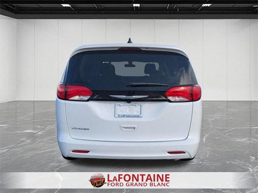2022 Chrysler Voyager LX