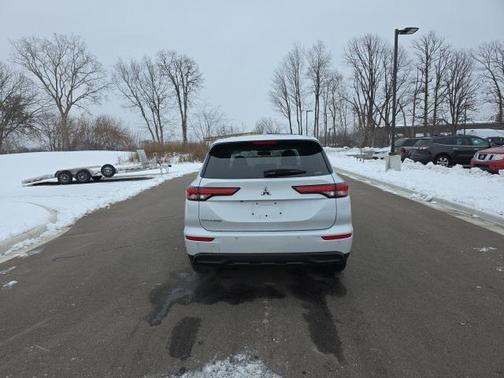 2022 Mitsubishi Outlander ES 2.5 S-AWC