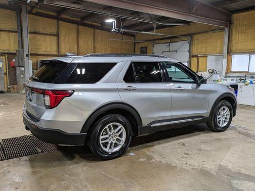 Iconic Silver Metallic 2025 Ford Explorer Active