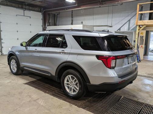 Iconic Silver Metallic 2025 Ford Explorer Active