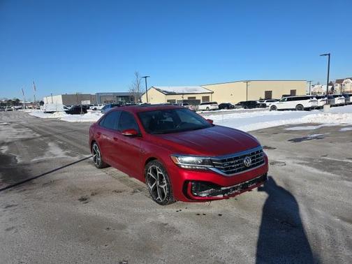 2021 Volkswagen Passat 2.0T R-Line