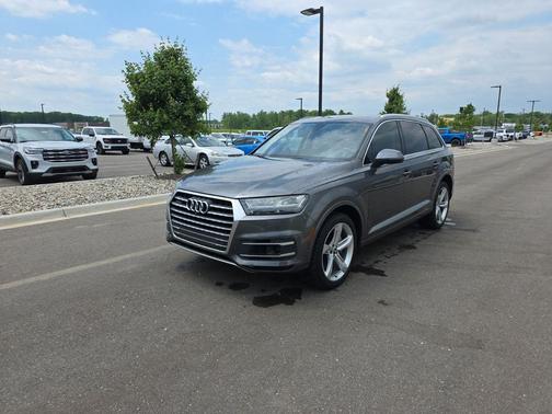 Samurai Gray Metallic 2019 Audi Q7 55 Prestige