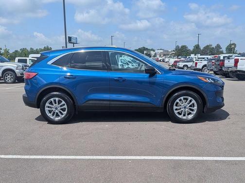 Atlas Blue Metallic 2022 Ford Escape SE