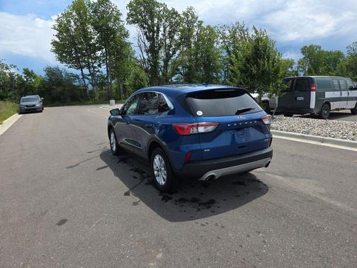 Atlas Blue Metallic 2022 Ford Escape SE