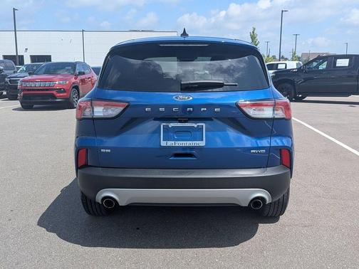 Atlas Blue Metallic 2022 Ford Escape SE