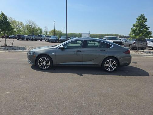 Pearl Metallic 2018 Buick Regal Sportback Preferred