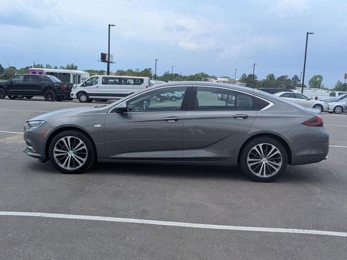 Pearl Metallic 2018 Buick Regal Sportback Preferred