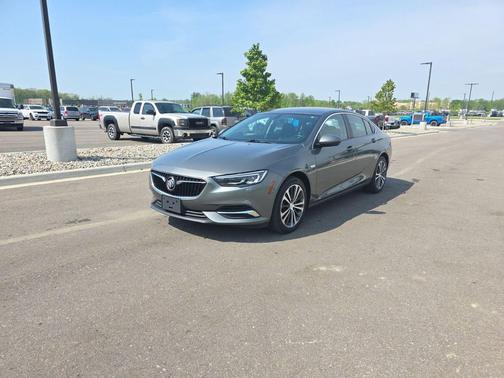 Pearl Metallic 2018 Buick Regal Sportback Preferred