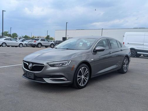 Pearl Metallic 2018 Buick Regal Sportback Preferred
