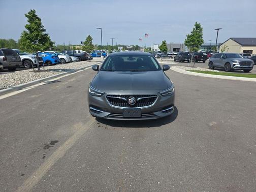 Pearl Metallic 2018 Buick Regal Sportback Preferred