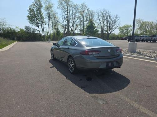 Pearl Metallic 2018 Buick Regal Sportback Preferred