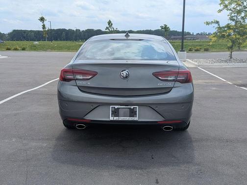 Pearl Metallic 2018 Buick Regal Sportback Preferred