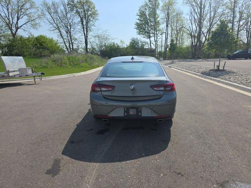 Pearl Metallic 2018 Buick Regal Sportback Preferred