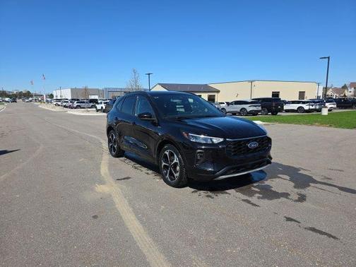Agate Black Metallic 2023 Ford Escape ST-Line Select