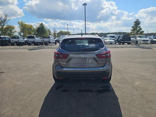 2022 Nissan Rogue Sport SV