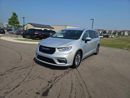 2023 Chrysler Pacifica Hybrid Touring L