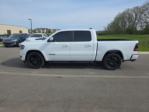Bright White Clearcoat 2020 RAM 1500 Laramie