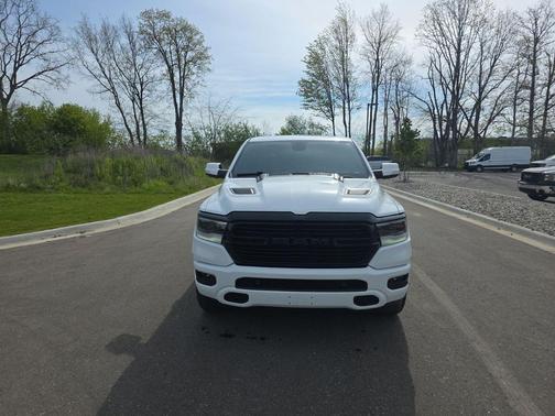 Bright White Clearcoat 2020 RAM 1500 Laramie
