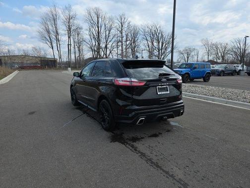 Agate Black Metallic 2023 Ford Edge ST