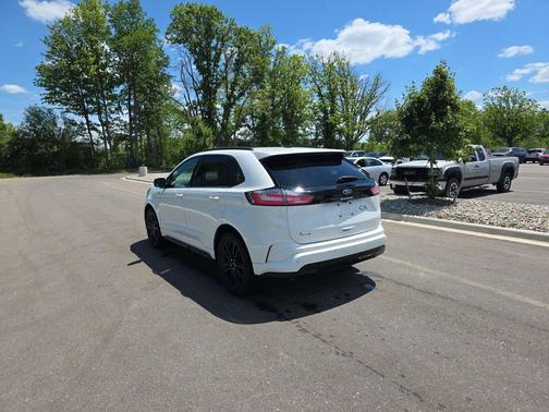 Star White Metallic Tri-Coat 2022 Ford Edge ST Line