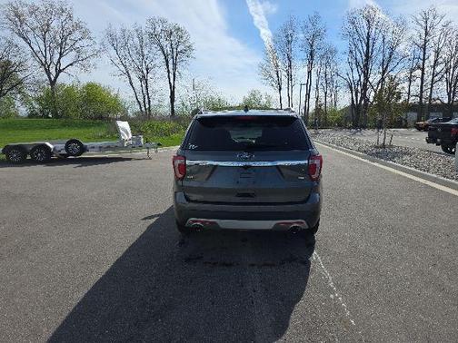 Magnetic 2016 Ford Explorer XLT