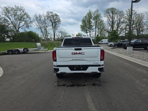 Summit White 2023 GMC Sierra 1500 AT4