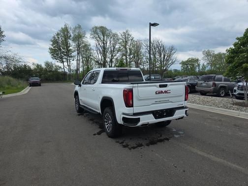 Summit White 2023 GMC Sierra 1500 AT4