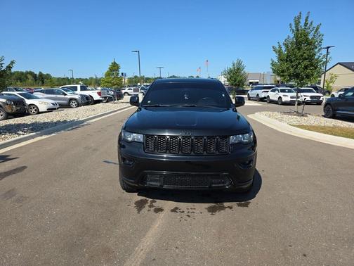 Diamond Black Crystal Pearlcoat 2020 Jeep Grand Cherokee Altitude