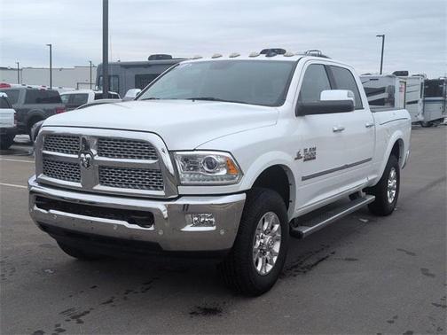 2018 RAM 2500 Laramie Crew Cab 4x4 6'4' Box