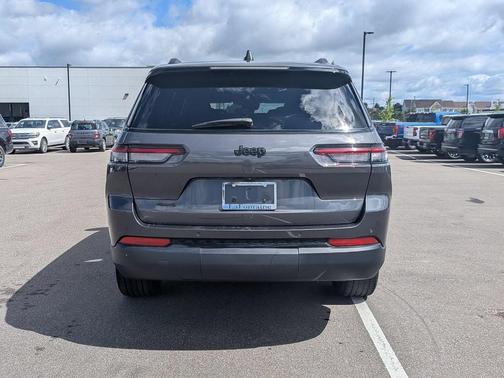 Baltic Gray Metallic Clearcoat 2023 Jeep Grand Cherokee L Altitude