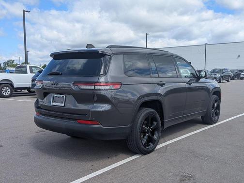 Baltic Gray Metallic Clearcoat 2023 Jeep Grand Cherokee L Altitude