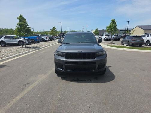 Baltic Gray Metallic Clearcoat 2023 Jeep Grand Cherokee L Altitude