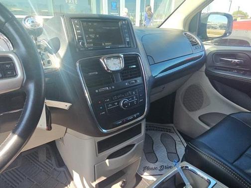 2014 Chrysler Town & Country Touring