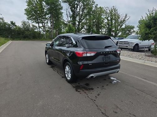 Agate Black Metallic 2022 Ford Escape SE