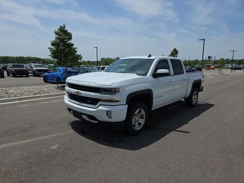 Summit White 2018 Chevrolet Silverado 1500 2LT