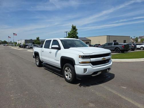 Summit White 2018 Chevrolet Silverado 1500 2LT