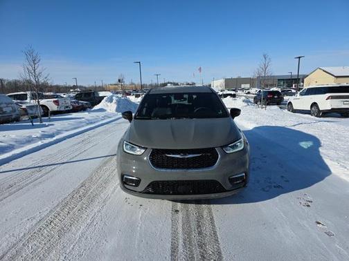 2025 Chrysler Pacifica L