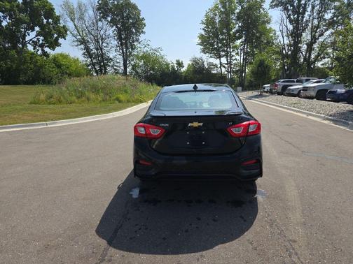 Black Metallic 2017 Chevrolet Cruze LT