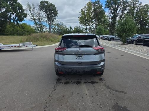 Gun Metallic 2024 Nissan Rogue SV