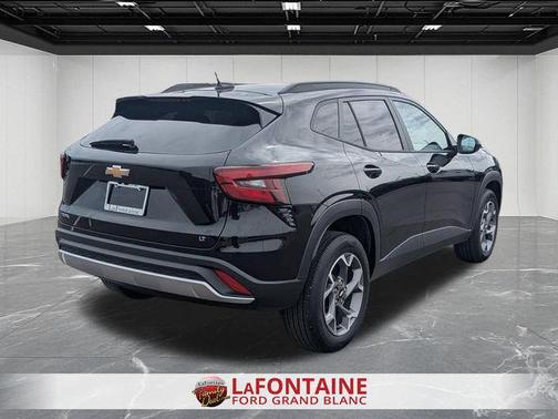 Mosaic Black Metallic 2024 Chevrolet Trax LT