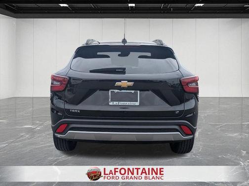 Mosaic Black Metallic 2024 Chevrolet Trax LT
