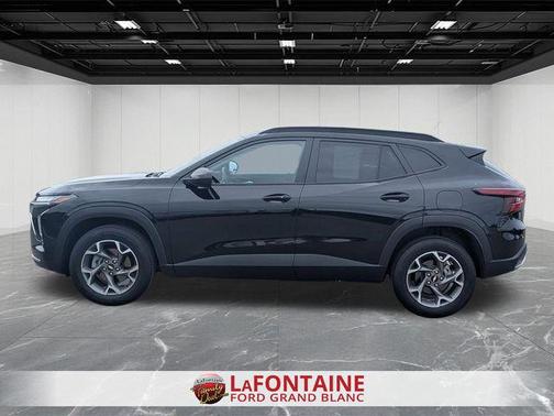 Mosaic Black Metallic 2024 Chevrolet Trax LT
