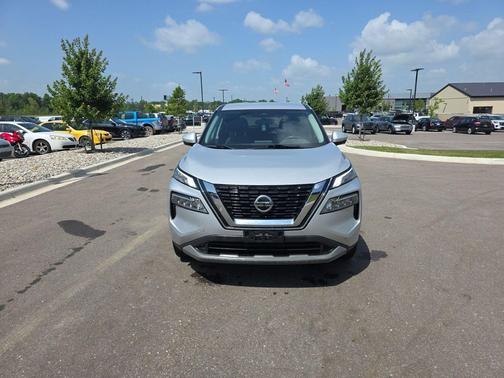 Brilliant Silver Metallic 2021 Nissan Rogue SV