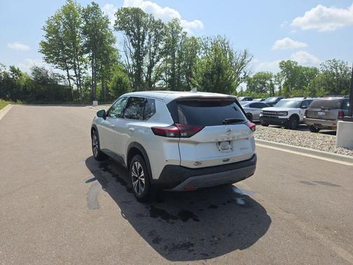 Brilliant Silver Metallic 2021 Nissan Rogue SV
