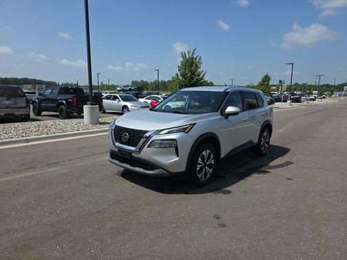 Brilliant Silver Metallic 2021 Nissan Rogue SV
